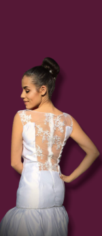 Stunning Satin trumpet wedding dress - Image 3